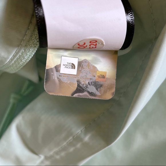 The North Face Women’s Venture 2 Rain Jacket In Misty Jade - Picture 9 of 9